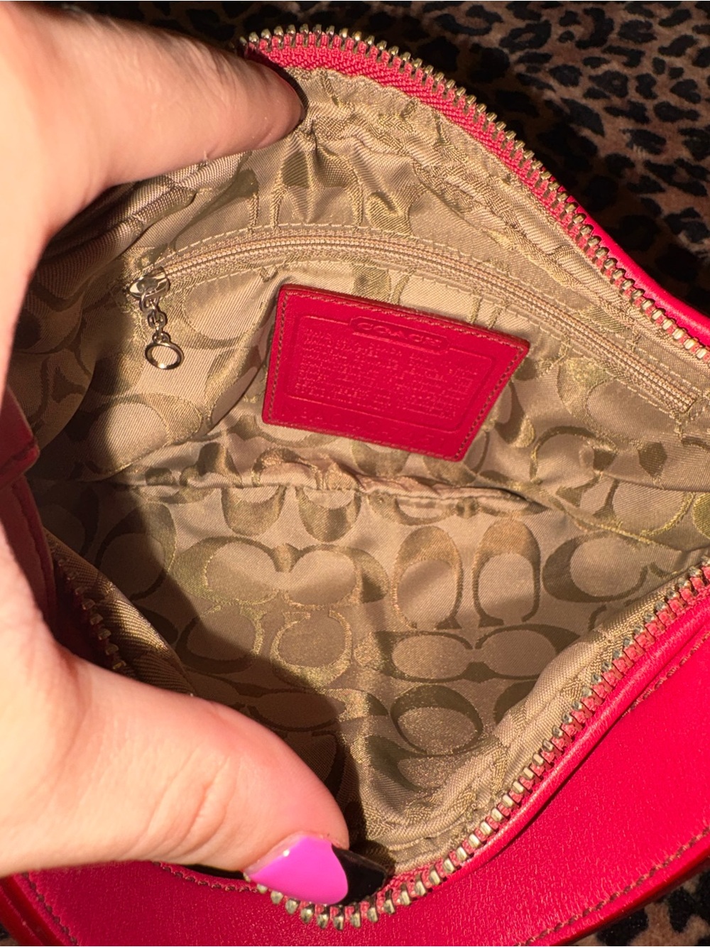 Coach Hot Pink bag with adjustable strap - Picture 3 of 5